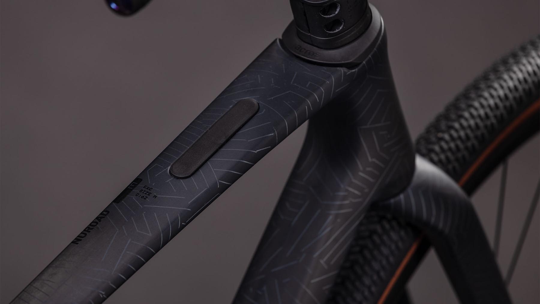 130350-Cube-Nuroad-C-62-EXC-carbon-n-crisscross-2026-Gravel-Bike-01