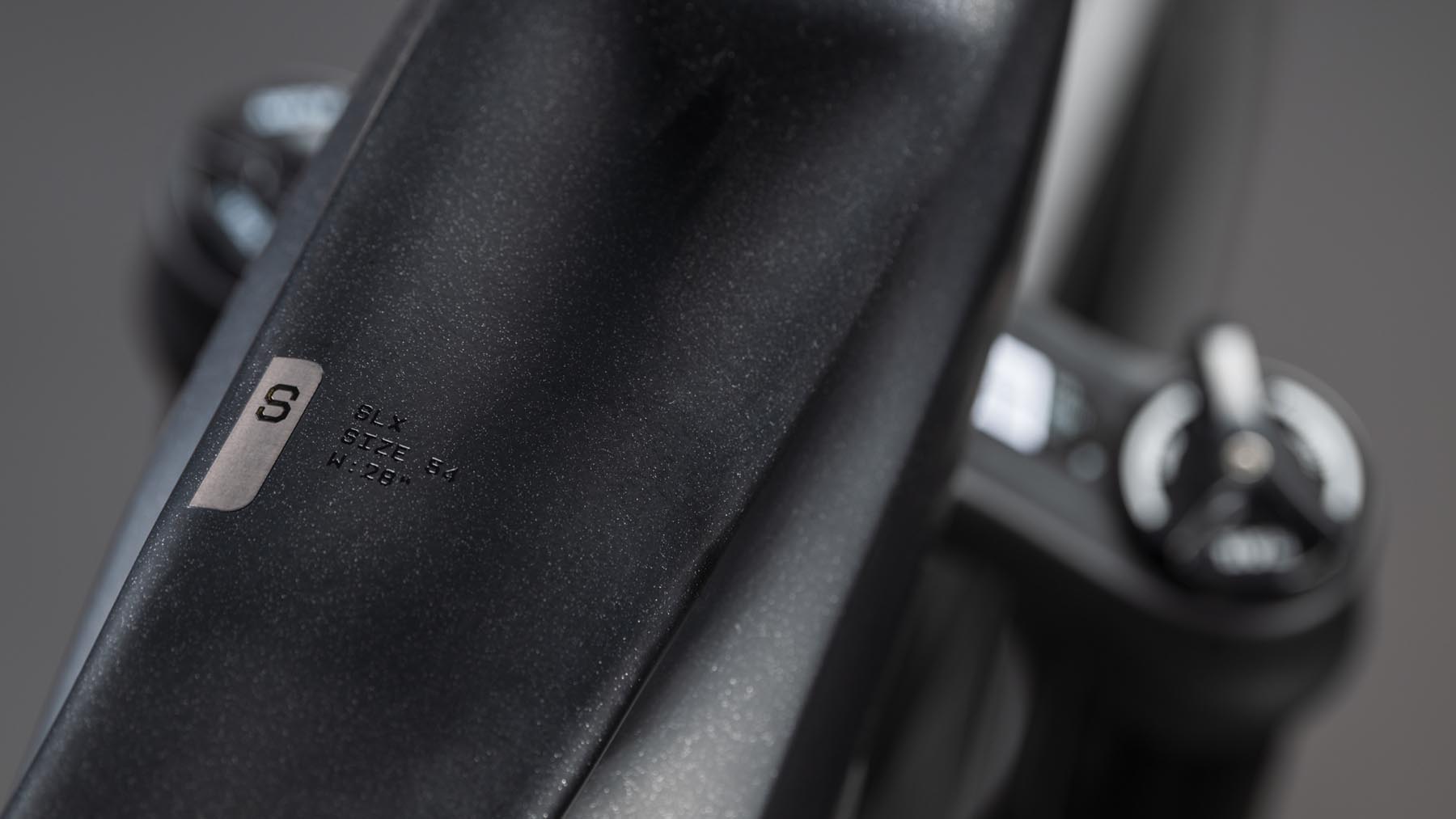 112600-Cube-Kathmandu-Hybrid-SLX-800-silverdust-n-chrome-2026-EBike-Trekkingrad-Herren-01