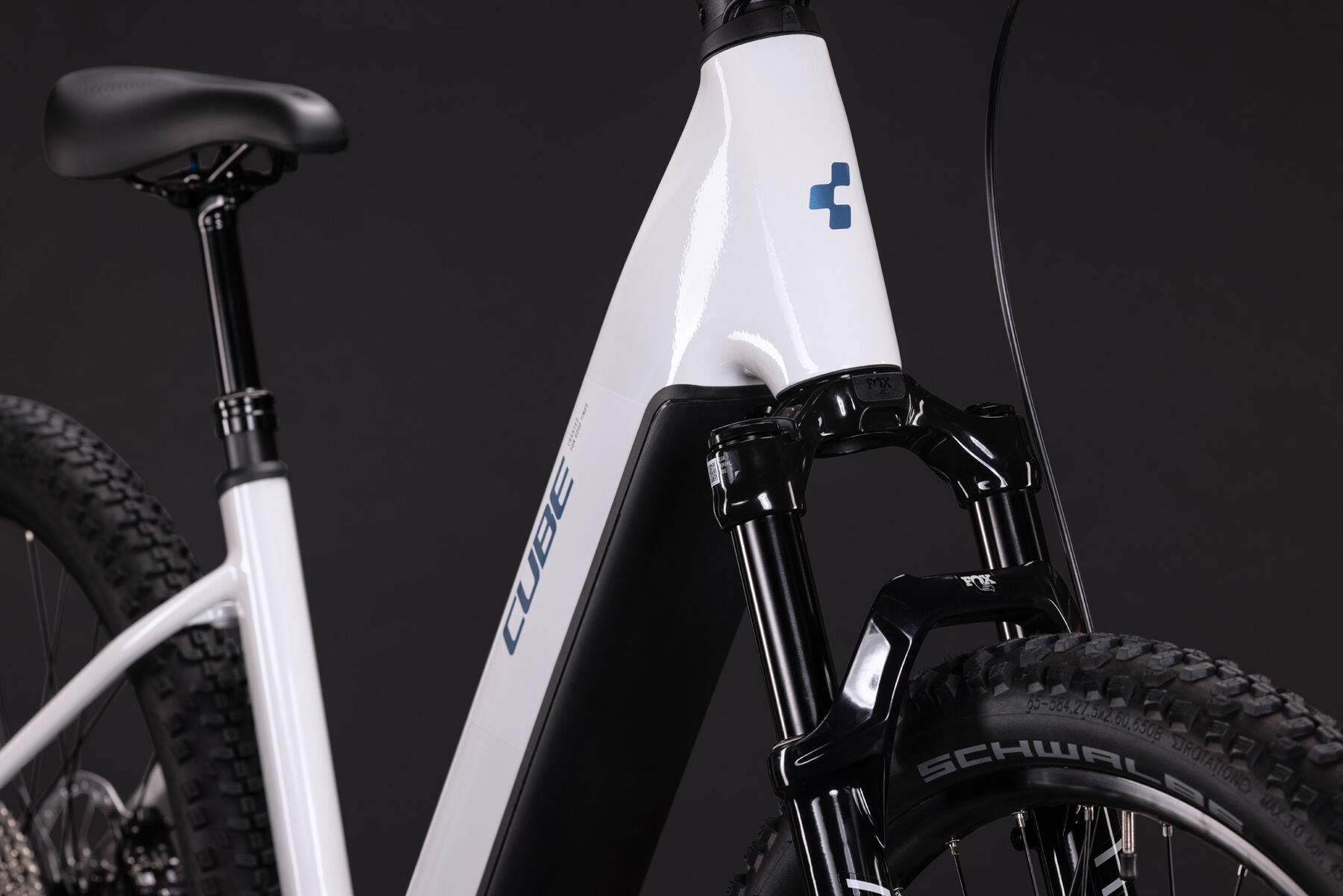 1107312E-Cube-Reaction-Hybrid-Race-800-snow-n-black-2027-06