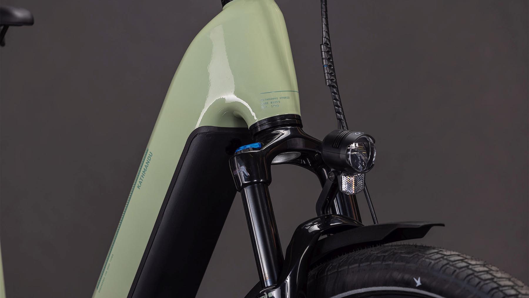 112132E-Cube-Kathmandu-Hybrid-ONE-800-pea-n-green-2026-EBike-Trekkingrad-Tiefeinsteiger-05