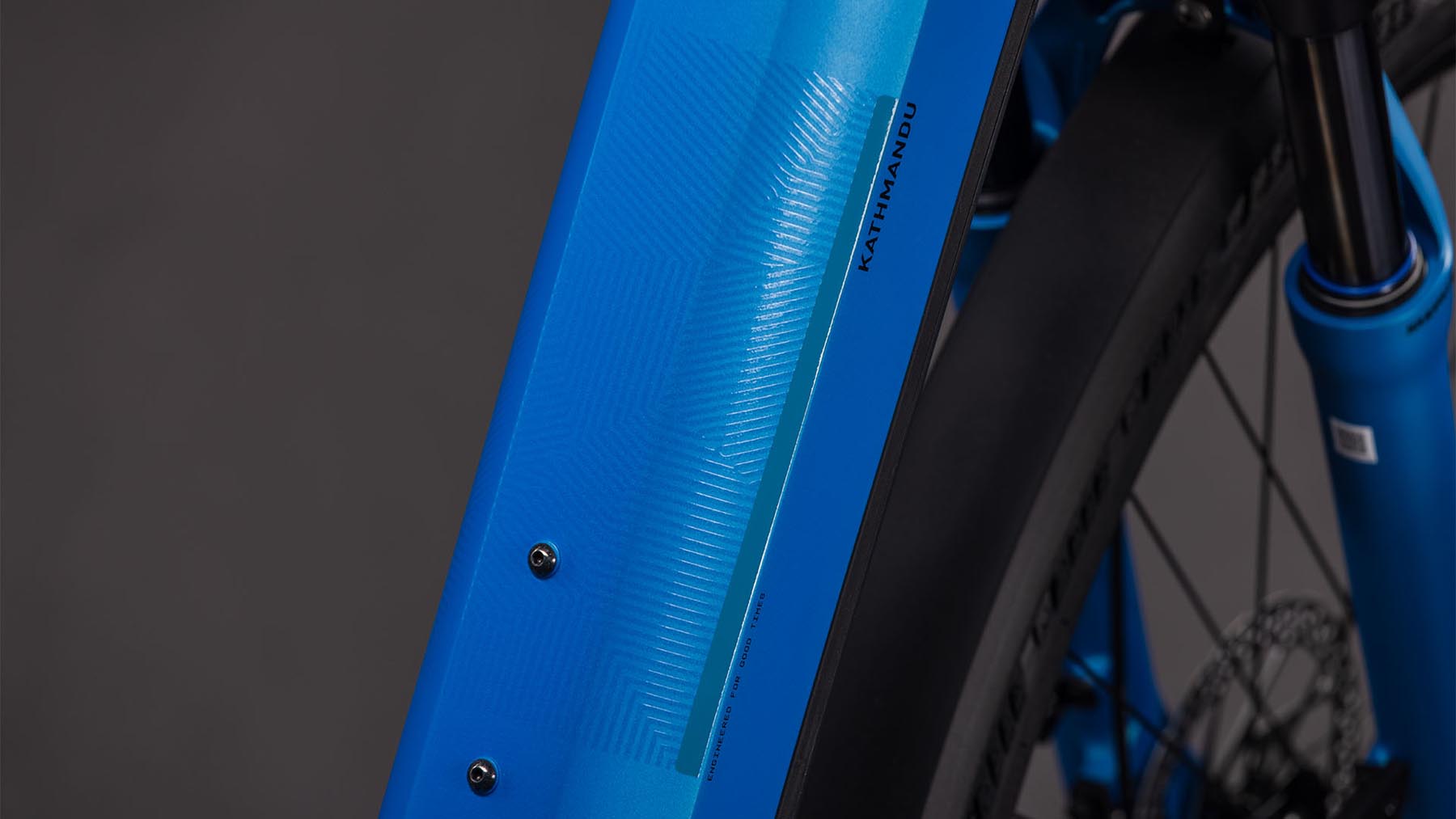 112312E-Cube-Kathmandu-Hybrid-Comfort-Pro-800-azure-n-black-2026-EBike-Trekkingrad-Tiefeinsteiger-02