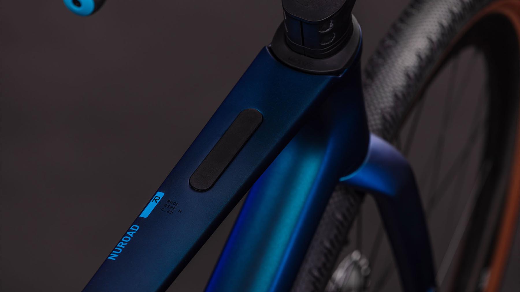 130400-Cube-Nuroad-C-62-Race-nebula-n-blue-2026-Gravel-Bike-01