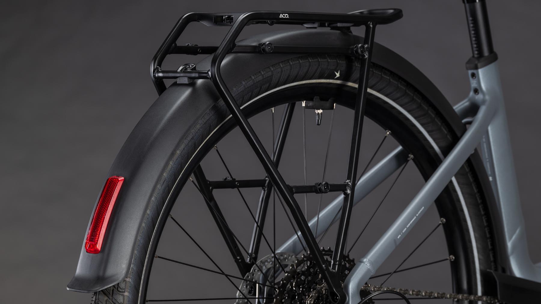 111202E-Cube-Touring-Hybrid-Pro-800-pearlgrey-n-grey-2026-EBike-Trekkingrad-Tiefeinsteiger-04