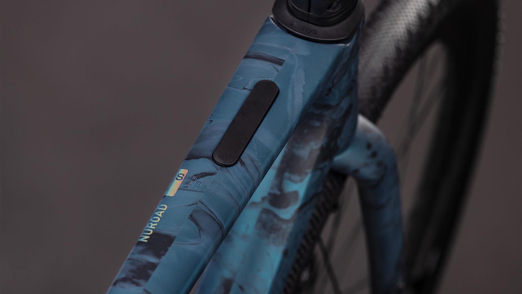 130600-Cube-Nuroad-C-62-SLT-royalgreen-n-fume-2026-Gravel-Bike-01