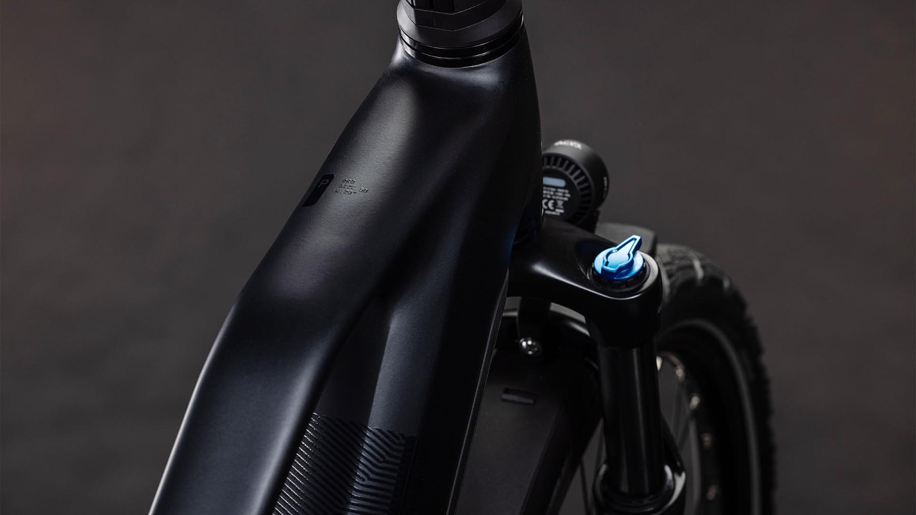 112201Z-Cube-Kathmandu-Hybrid-Pro-800-coal-n-black-2026-EBike-Trekkingrad-Damen-01