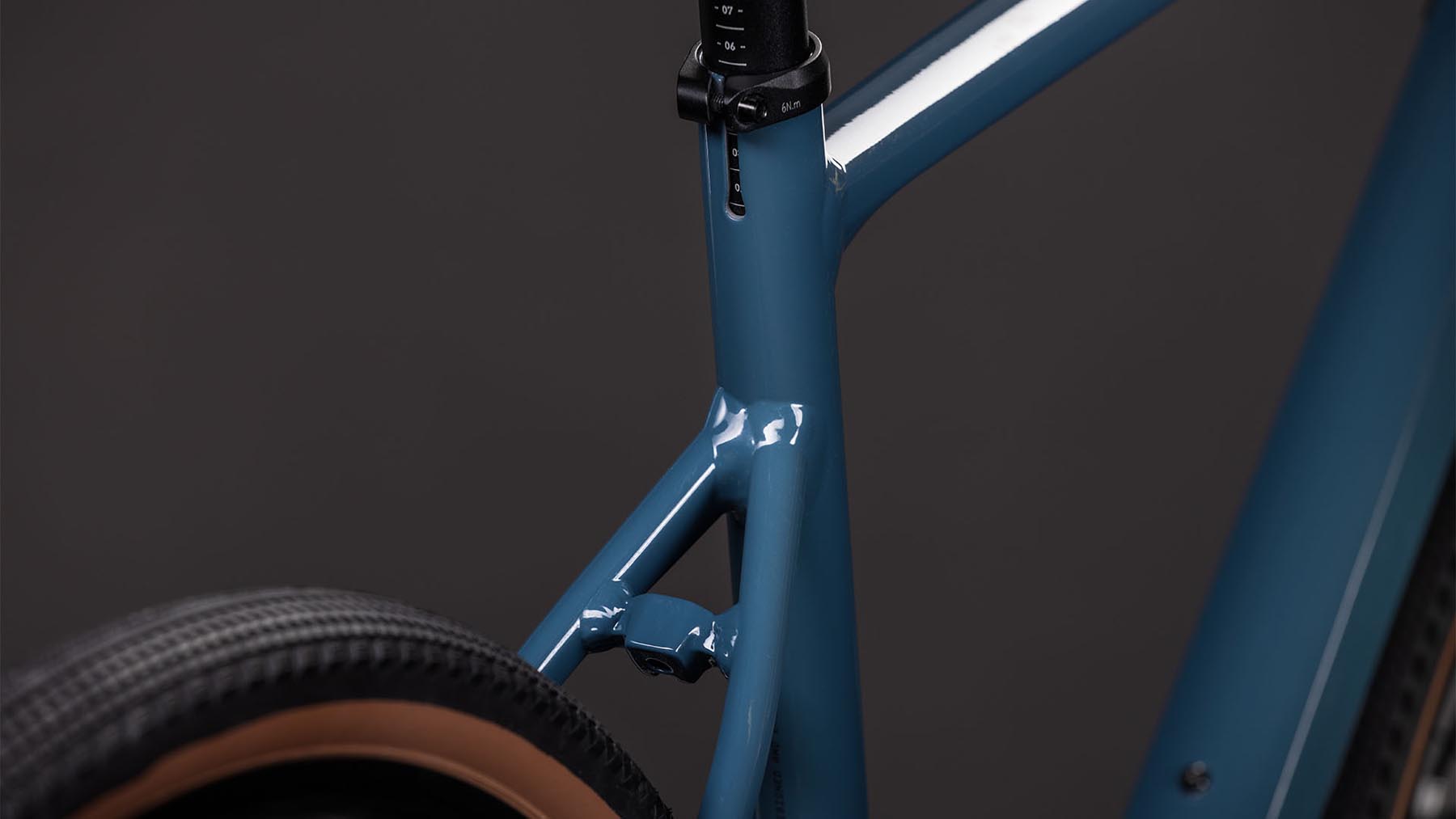 129200-Cube-Nuroad-ONE-grovegreen-n-black-2026-Gravel-Bike-02