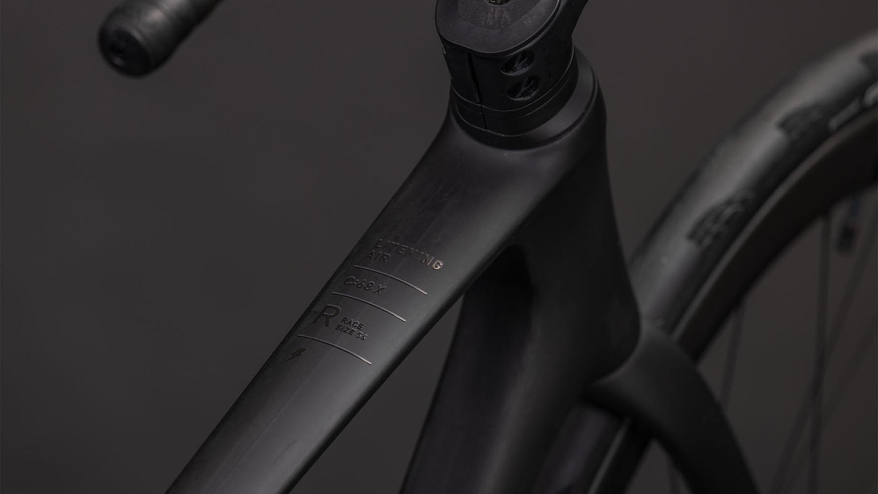 128200-Cube-Litening-AIR-C-68X-Race-blackline-2026-Carbon-Rennrad-01