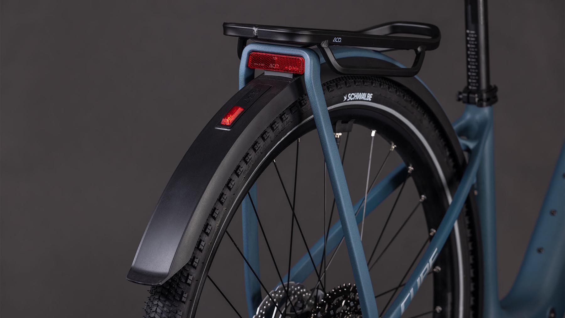 112901E-Cube-Kathmandu-Hybrid-C-62-Pro-400X-spectralblue-n-prism-2026-EBike-Trekkingrad-Tiefeinsteiger-03