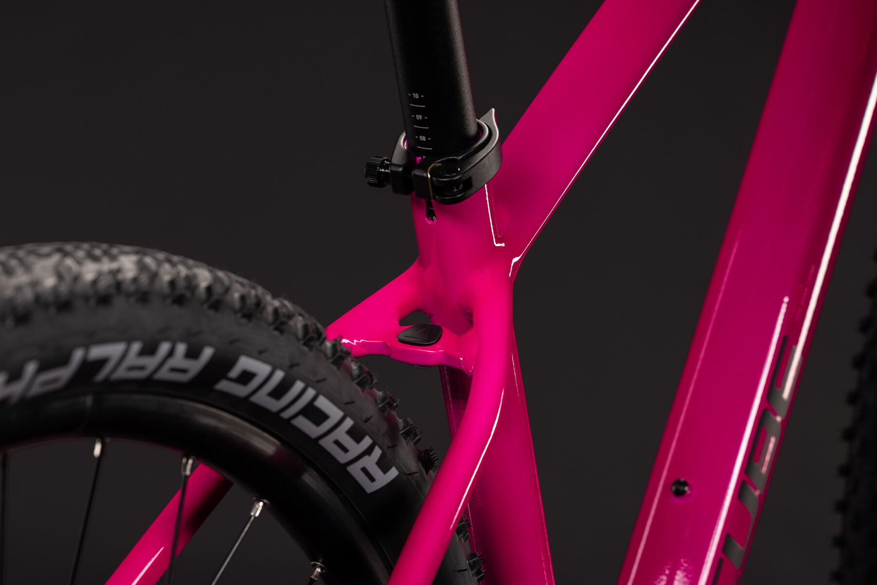 1141220-Cube-Reaction-Pro-fuchsia-n-black-2027-02