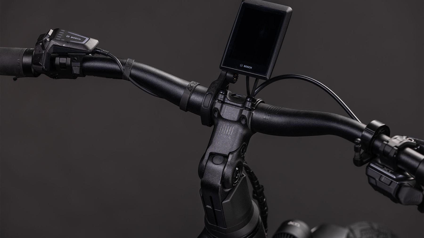 112601Z-Cube-Kathmandu-Hybrid-SLX-800-silverdust-n-chrome-2026-EBike-Trekkingrad-Damen-03