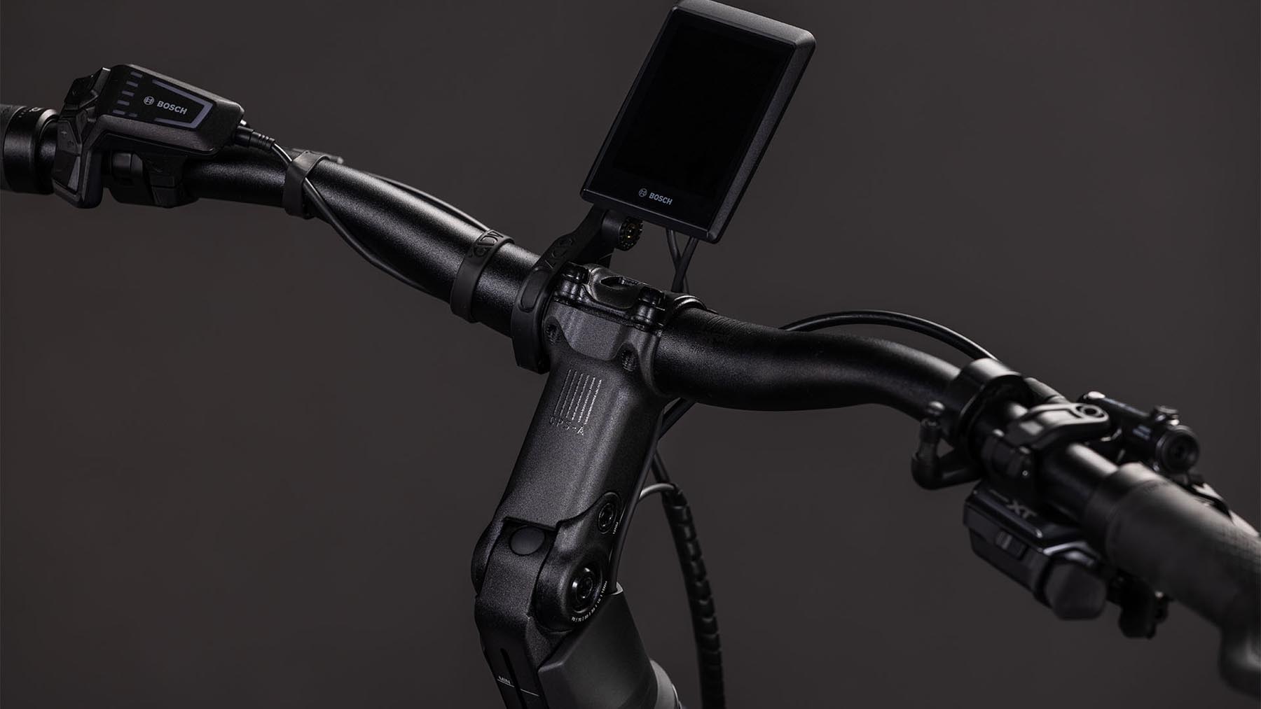 112602E-Cube-Kathmandu-Hybrid-SLX-800-silverdust-n-chrome-2026-EBike-Trekkingrad-Tiefeinsteiger-02