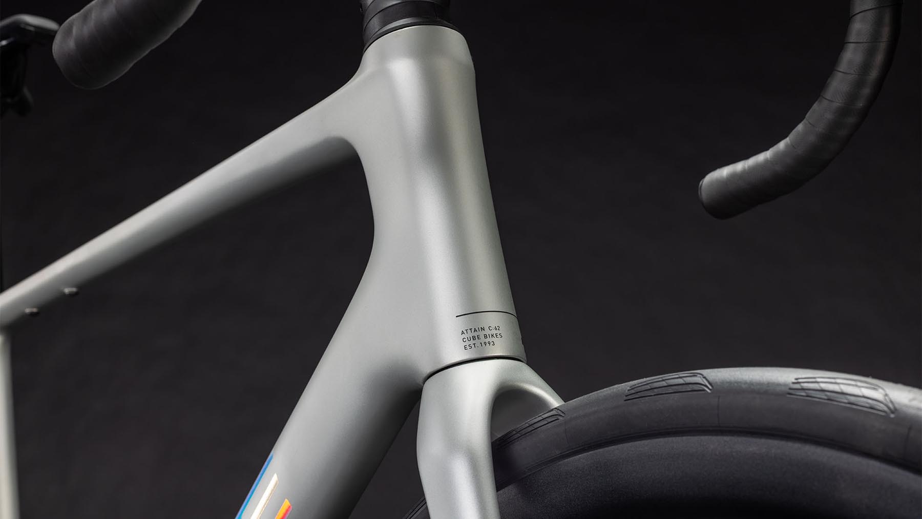 125600-Cube-Attain-C-62-SLX-sleekgrey-n-prism-2026-Carbon-Rennrad-07