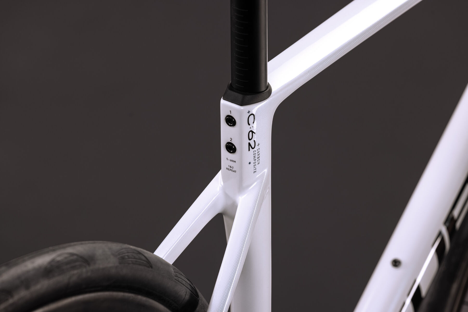 1131600-Cube-Attain-C-62-SLX-metallicwhite-n-black-2027-03