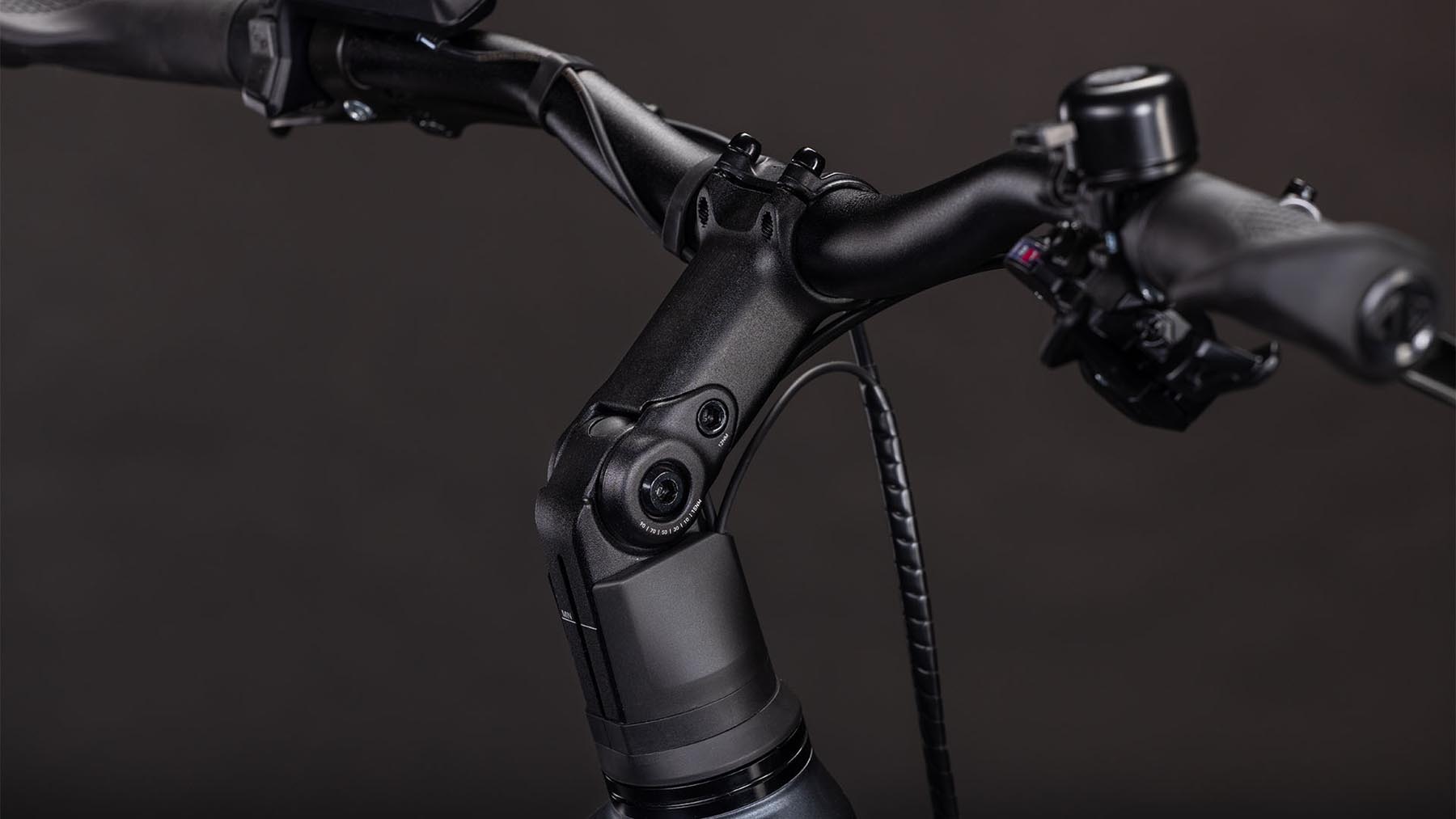 112112E-Cube-Kathmandu-Hybrid-ONE-800-metallicgrey-n-grey-2026-EBike-Trekkingrad-Tiefeinsteiger-05