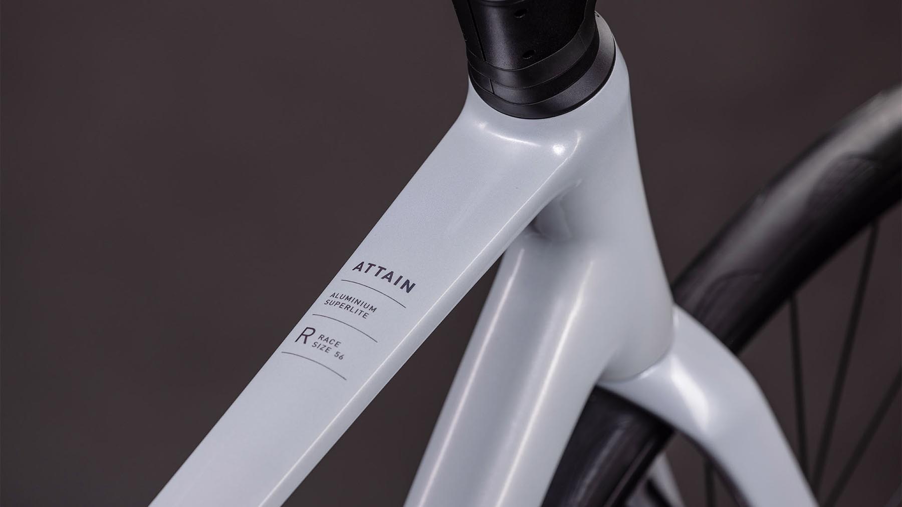 125200-Cube-Attain-Race-foggrey-n-shift-2026-Aluminium-Rennrad-01