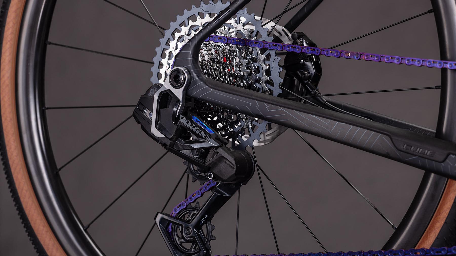130350-Cube-Nuroad-C-62-EXC-carbon-n-crisscross-2026-Gravel-Bike-09