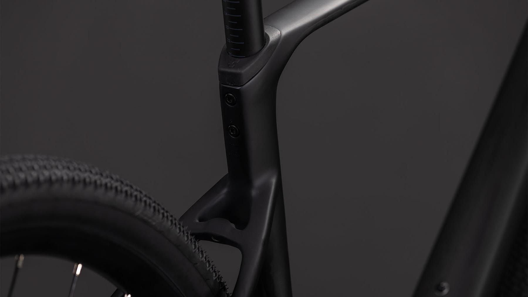 130100-Cube-Nuroad-C-62-ONE-blackline-2026-Gravel-Bike-02