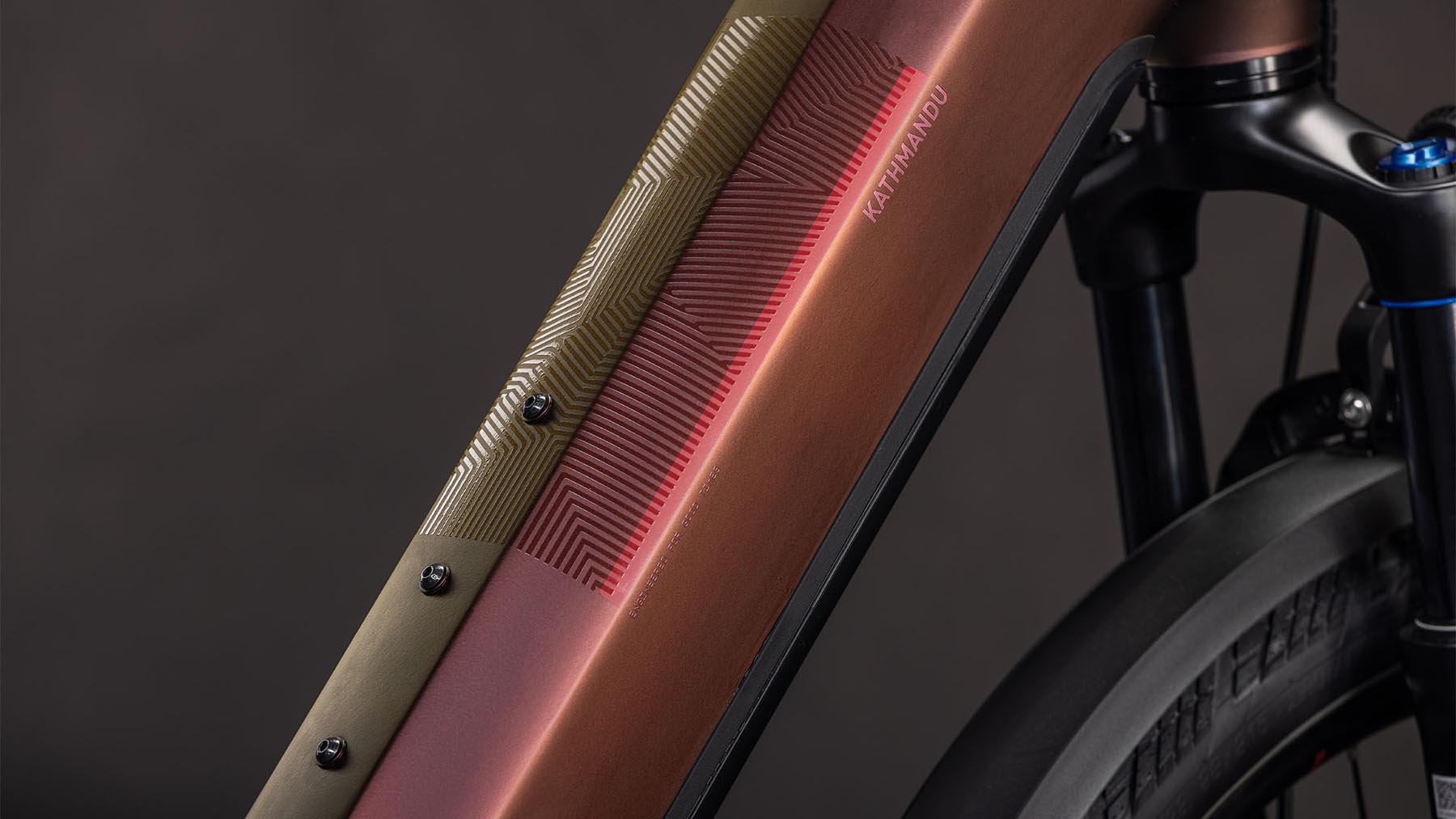 112212E-Cube-Kathmandu-Hybrid-Pro-800-sunglow-n-chrome-2026-EBike-Trekkingrad-Tiefeinsteiger-02