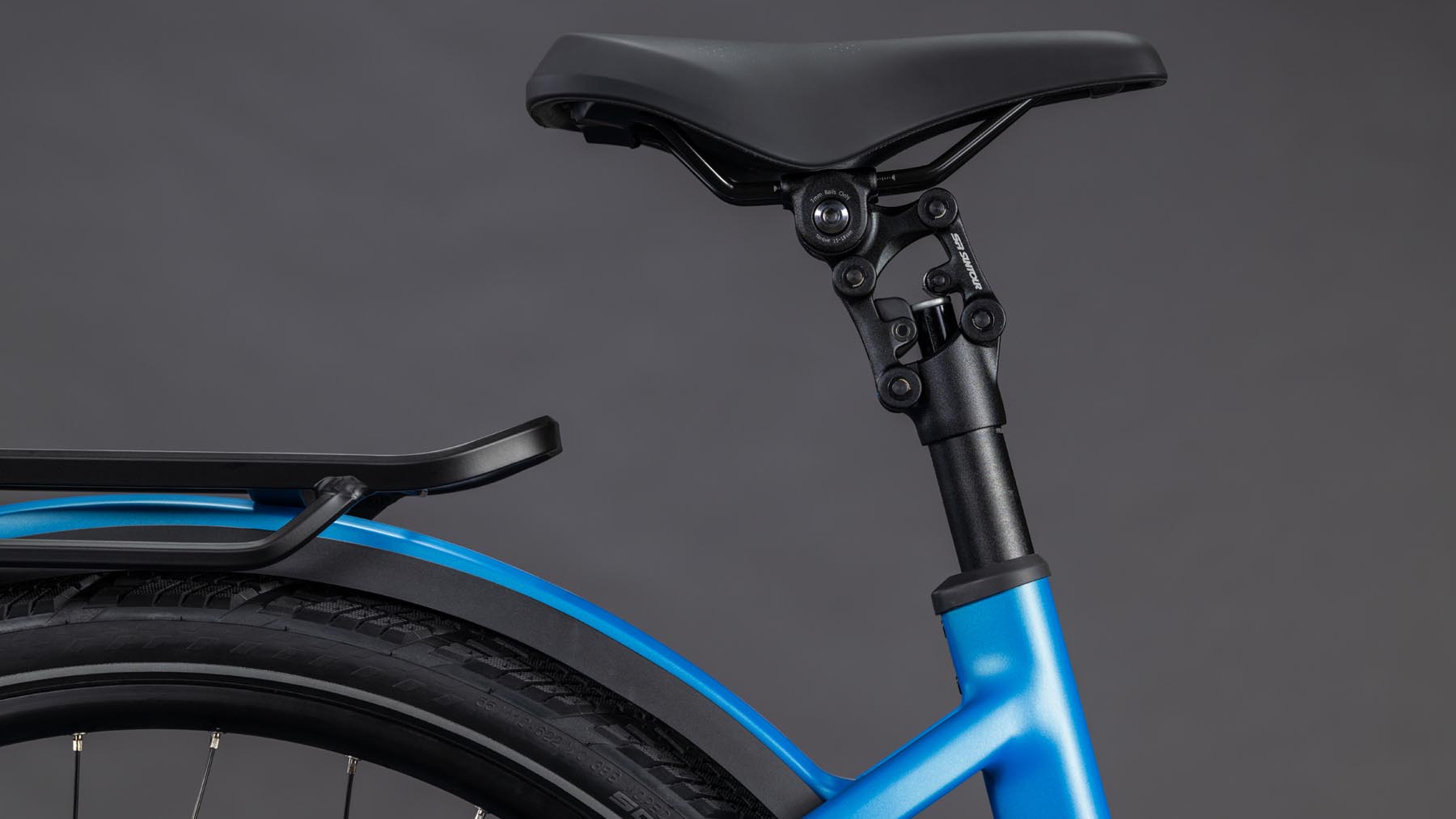 112312E-Cube-Kathmandu-Hybrid-Comfort-Pro-800-azure-n-black-2026-EBike-Trekkingrad-Tiefeinsteiger-06