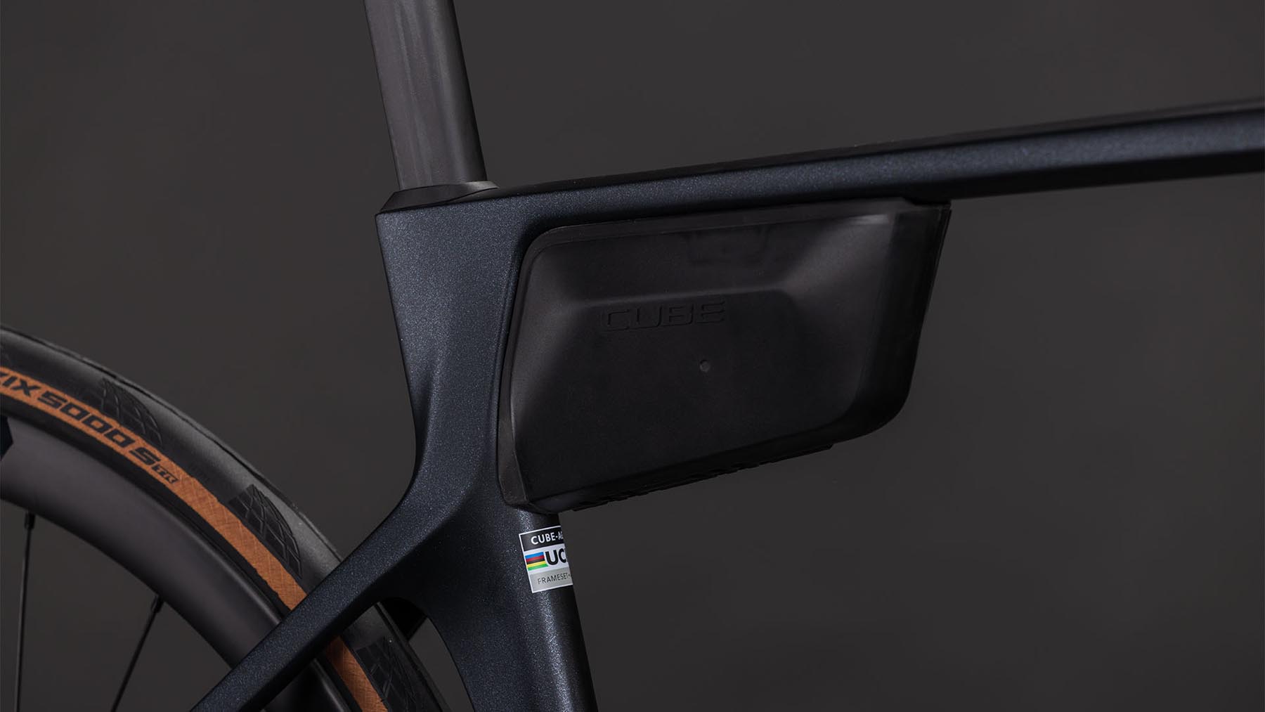 126400-Cube-Agree-C-62-SLX-nightshift-n-prism-2026-Carbon-Rennrad-03