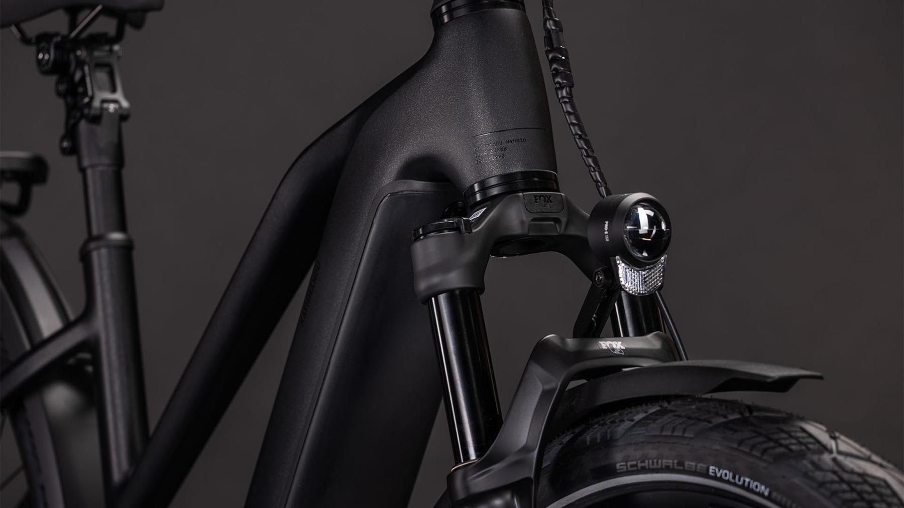 112601Z-Cube-Kathmandu-Hybrid-SLX-800-silverdust-n-chrome-2026-EBike-Trekkingrad-Damen-05