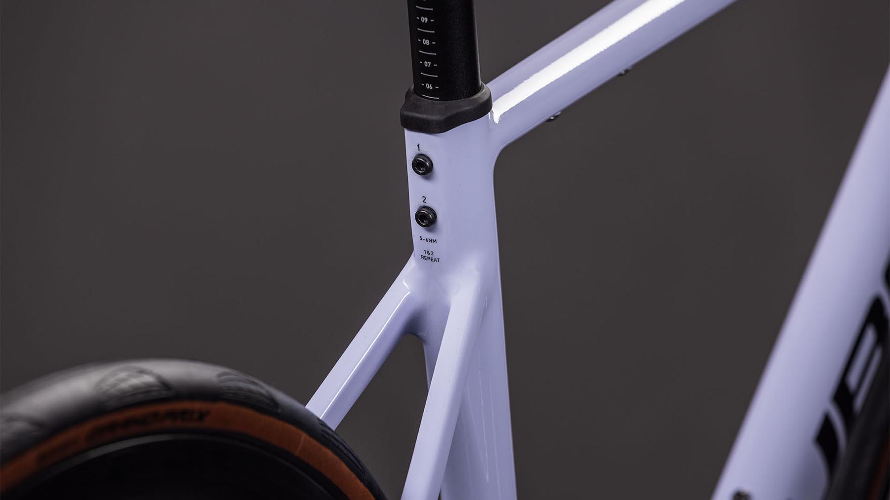 125210-Cube-Attain-Race-cyclamen-n-black-2026-Aluminium-Rennrad-02