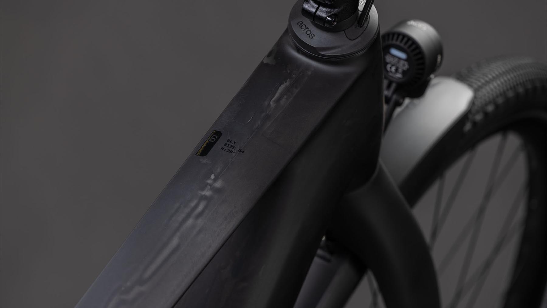 112920-Cube-Kathmandu-Hybrid-C-62-SLX-400X-liquidblack-n-bluedust-2026-EBike-Trekkingrad-Herren-01