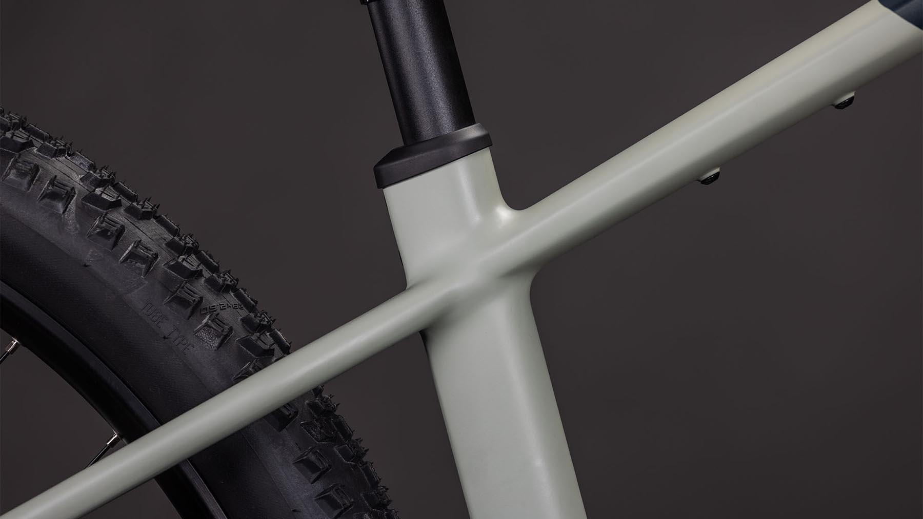 108700-Cube-Reaction-Hybrid-SLT-800-reedbeige-n-sagebrushgreen-2026-EBike-Hardtail-Mountainbike-03