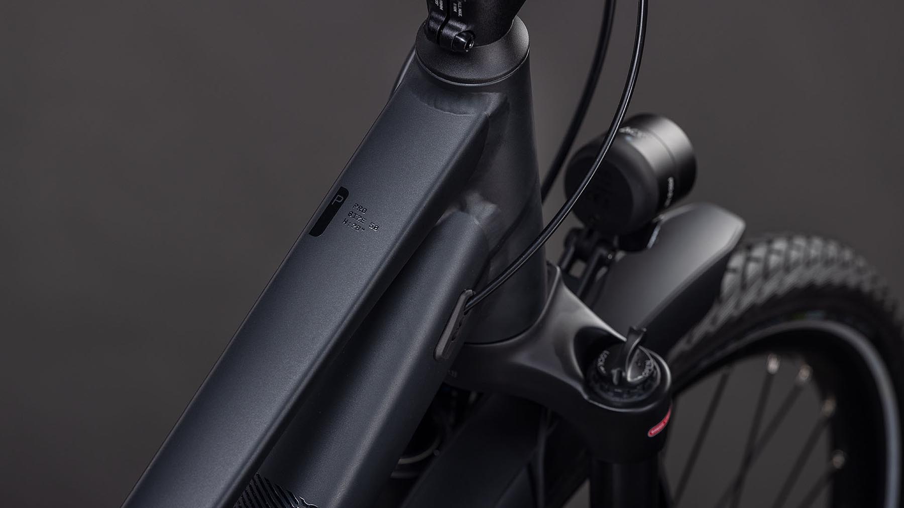 162601Z-Cube-Kathmandu-Pro-coal-n-black-2026-Trekkingrad-Damen-01