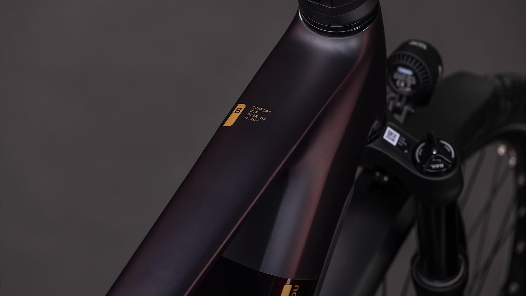 112700-Cube-Kathmandu-Hybrid-Comfort-SLX-800-solareclipse-n-gold-2026-EBike-Trekkingrad-Herren-01