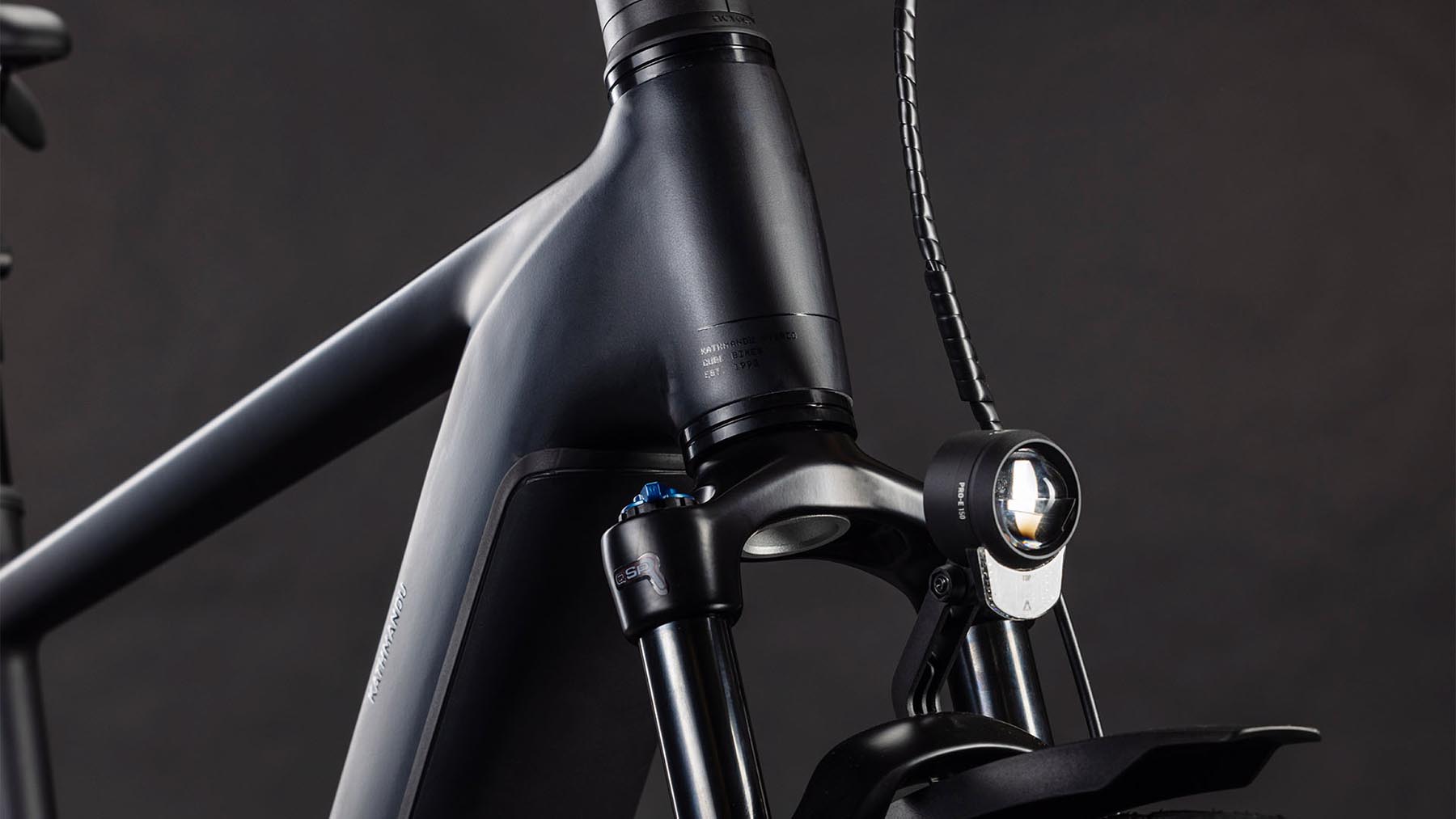 112200-Cube-Kathmandu-Hybrid-Pro-800-coal-n-black-2026-EBike-Trekkingrad-Herren-04