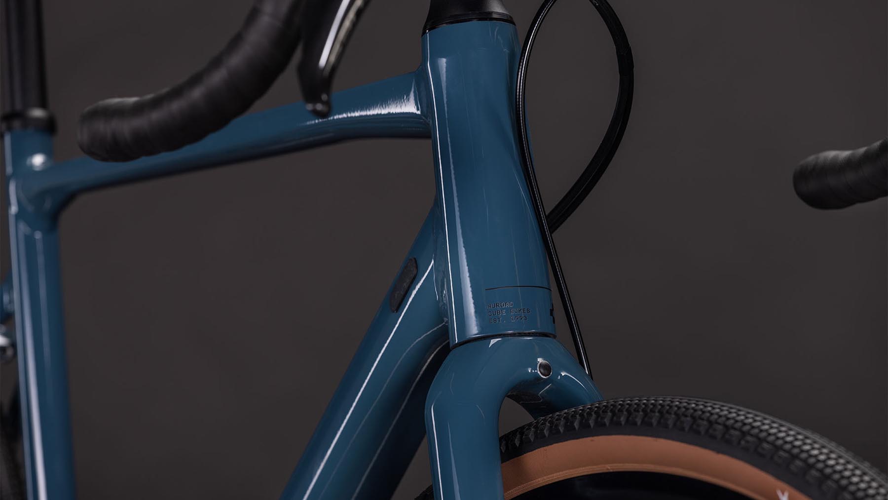 129200-Cube-Nuroad-ONE-grovegreen-n-black-2026-Gravel-Bike-05