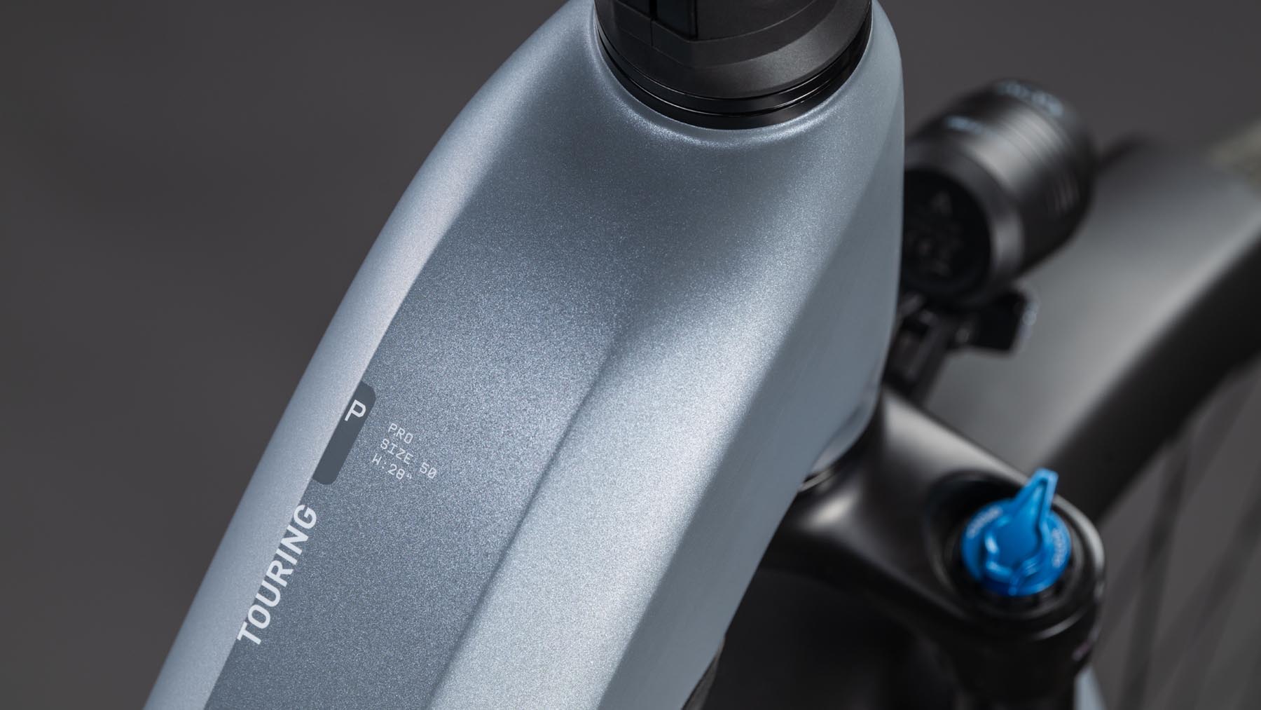 111202E-Cube-Touring-Hybrid-Pro-800-pearlgrey-n-grey-2026-EBike-Trekkingrad-Tiefeinsteiger-01