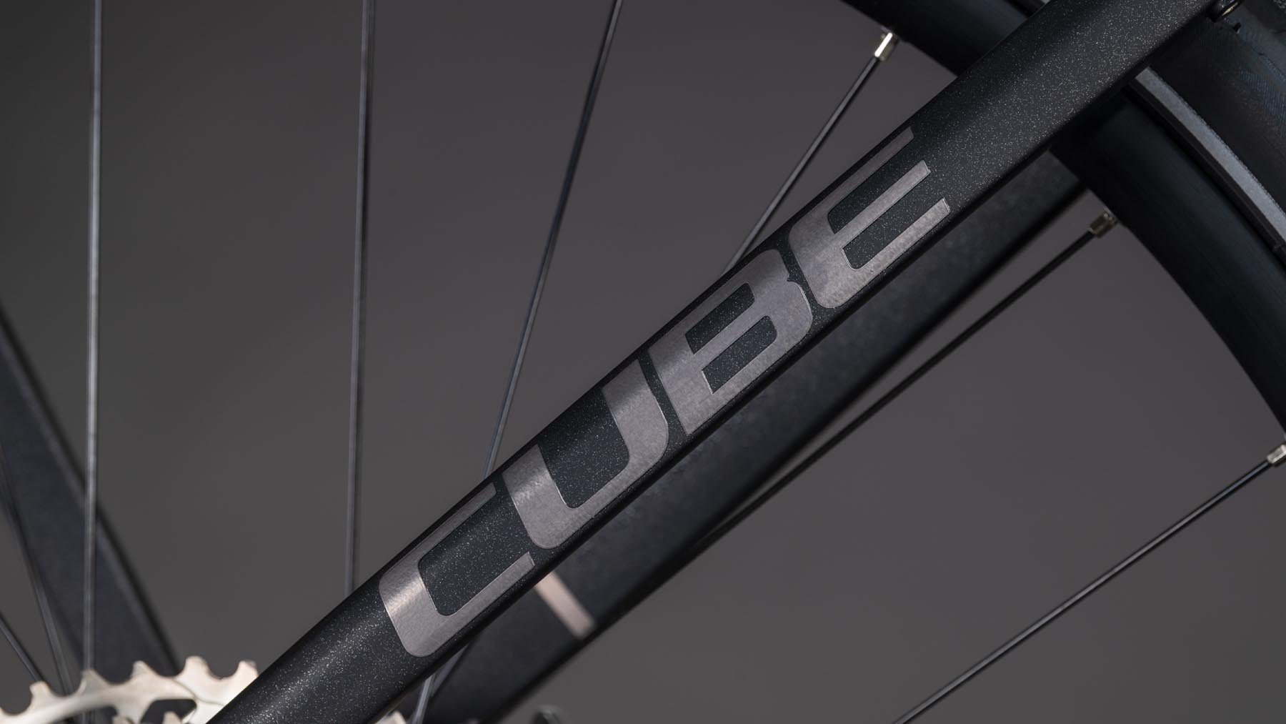 112600-Cube-Kathmandu-Hybrid-SLX-800-silverdust-n-chrome-2026-EBike-Trekkingrad-Herren-04