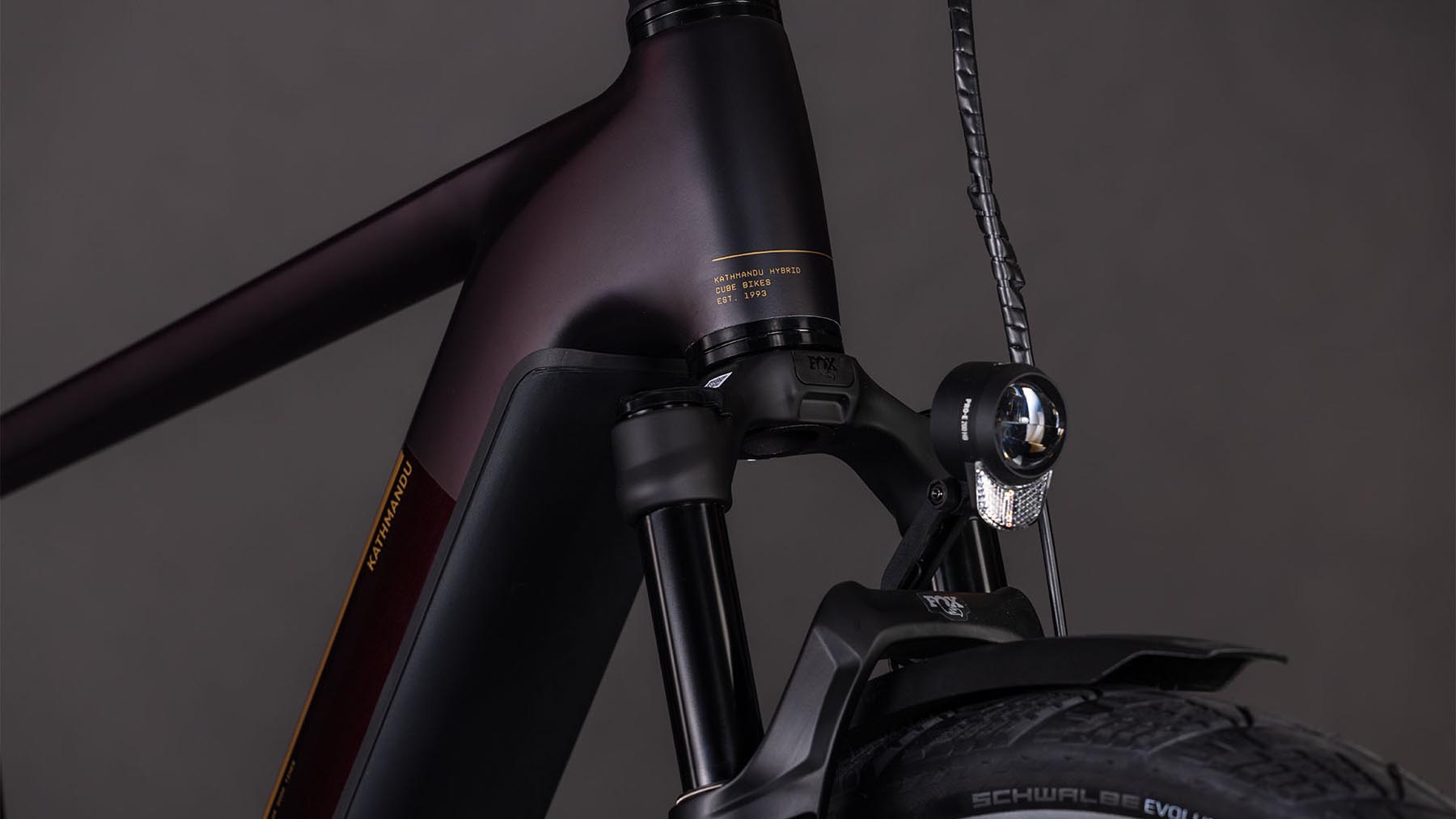 112700-Cube-Kathmandu-Hybrid-Comfort-SLX-800-solareclipse-n-gold-2026-EBike-Trekkingrad-Herren-05