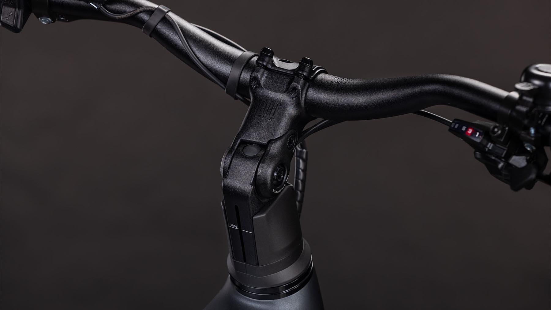 112111Z-Cube-Kathmandu-Hybrid-ONE-800-metallicgrey-n-grey-2026-EBike-Trekkingrad-Damen-02