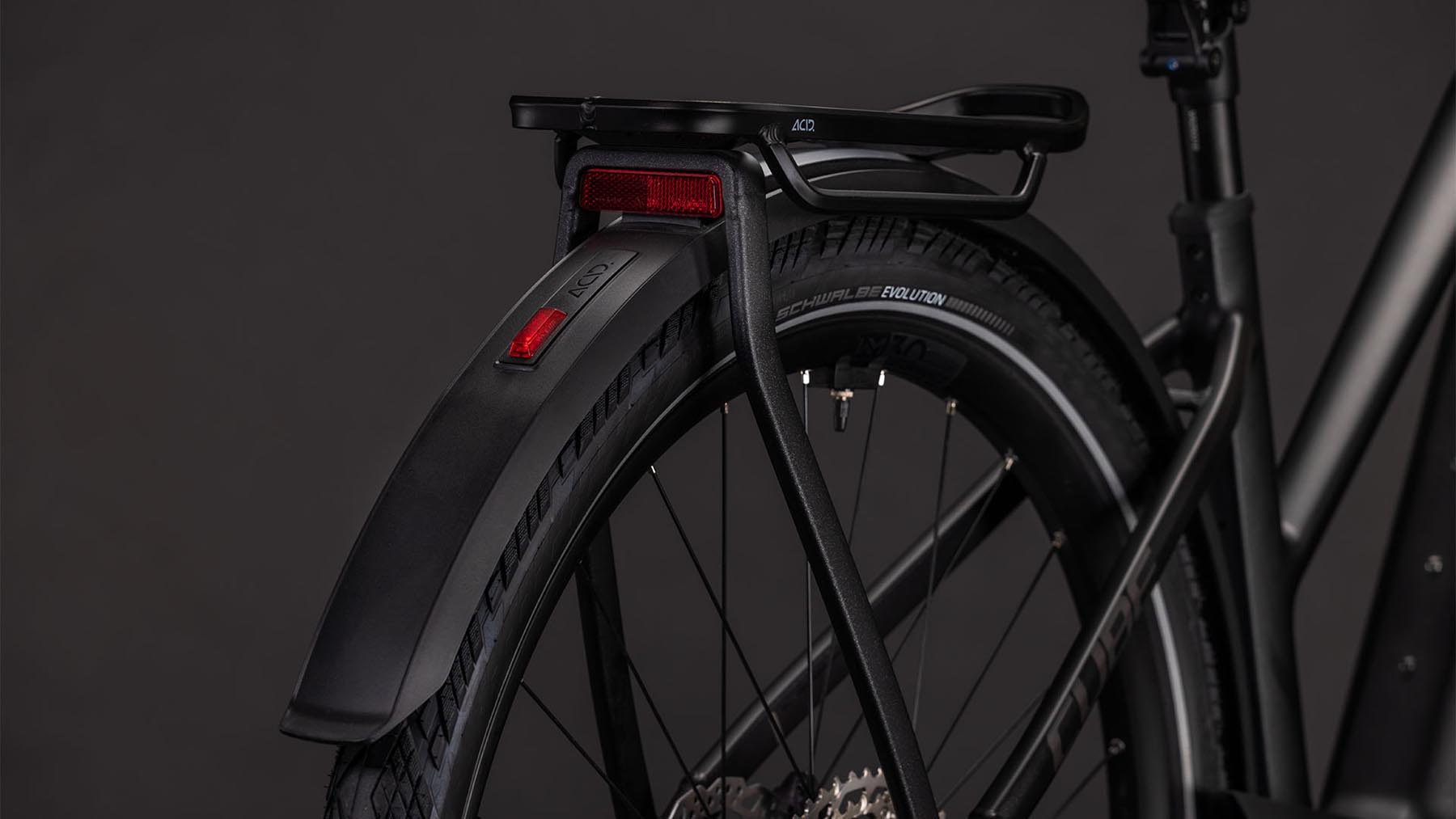 112601Z-Cube-Kathmandu-Hybrid-SLX-800-silverdust-n-chrome-2026-EBike-Trekkingrad-Damen-04