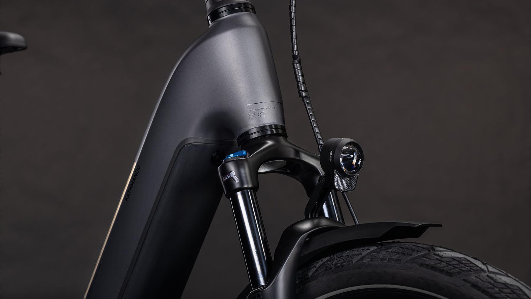 112302E-Cube-Kathmandu-Hybrid-Comfort-Pro-800-slabgrey-n-black-2026-EBike-Trekkingrad-Tiefeinsteiger-04