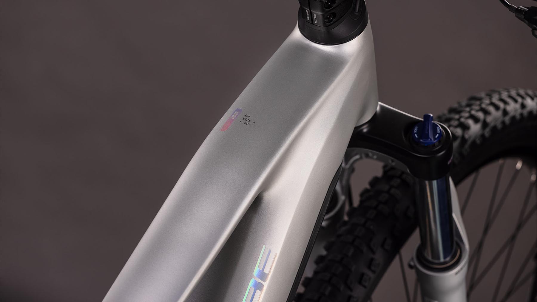 108150-Cube-Reaction-Hybrid-ONE-800-sleekgrey-n-prism-2026-EBike-Hardtail-Mountainbike-01