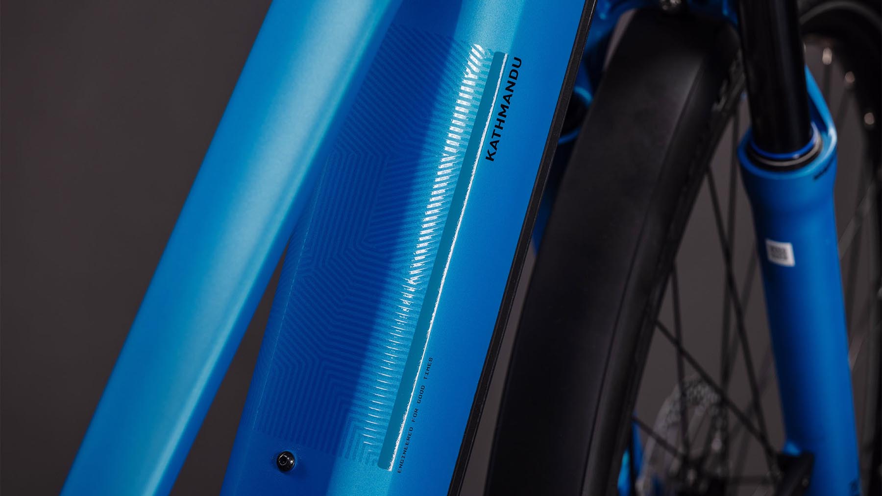 112311Z-Cube-Kathmandu-Hybrid-Comfort-Pro-800-azure-n-black-2026-EBike-Trekkingrad-Damen-02