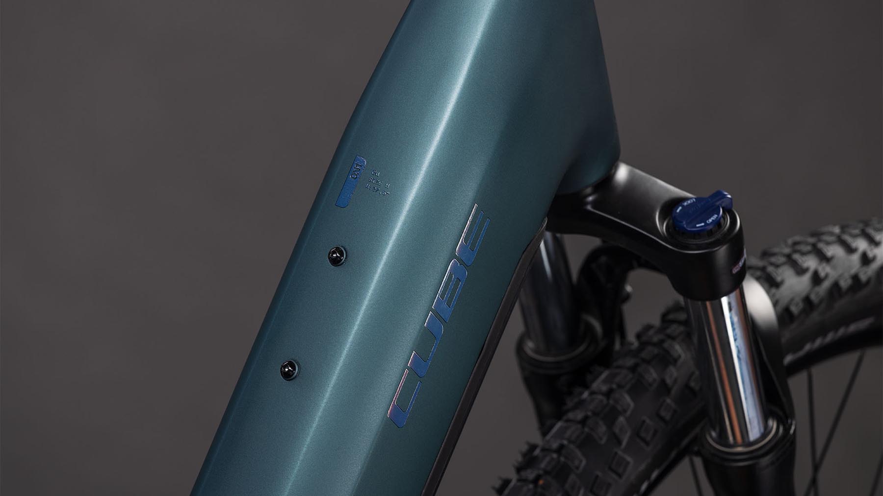 108122E-Cube-Reaction-Hybrid-ONE-800-royalgreen-n-prism-2026-EBike-Hardtail-Mountainbike-Tiefeinsteiger-01