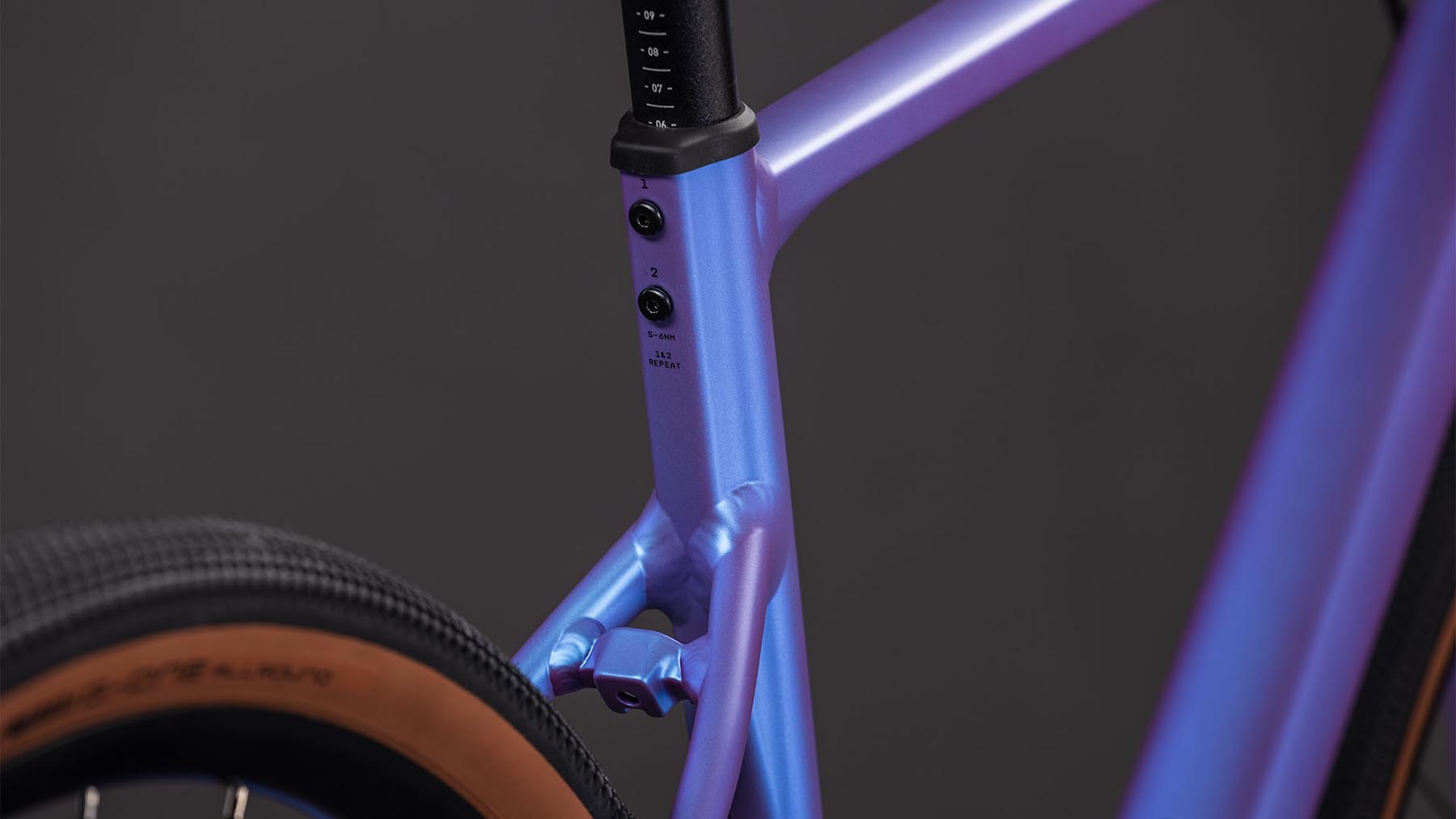 129410-Cube-Nuroad-EX-blueiris-n-lilac-2026-Gravel-Bike-03