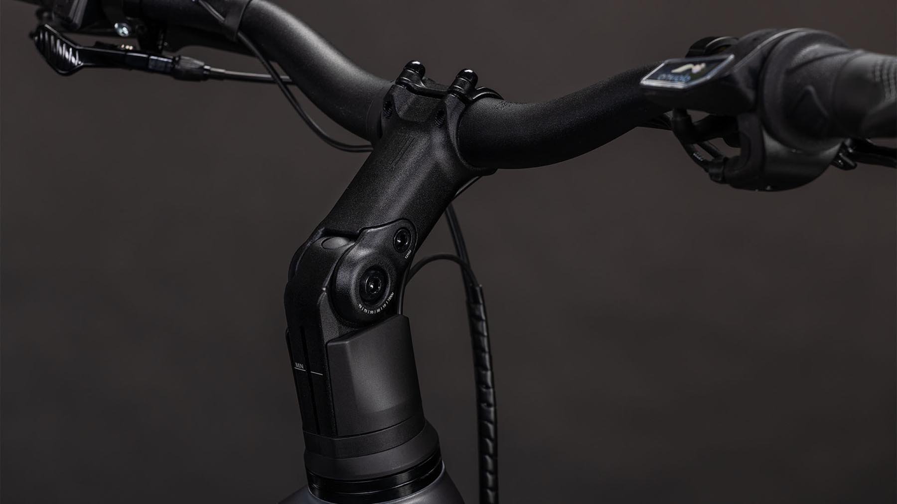 112302E-Cube-Kathmandu-Hybrid-Comfort-Pro-800-slabgrey-n-black-2026-EBike-Trekkingrad-Tiefeinsteiger-02