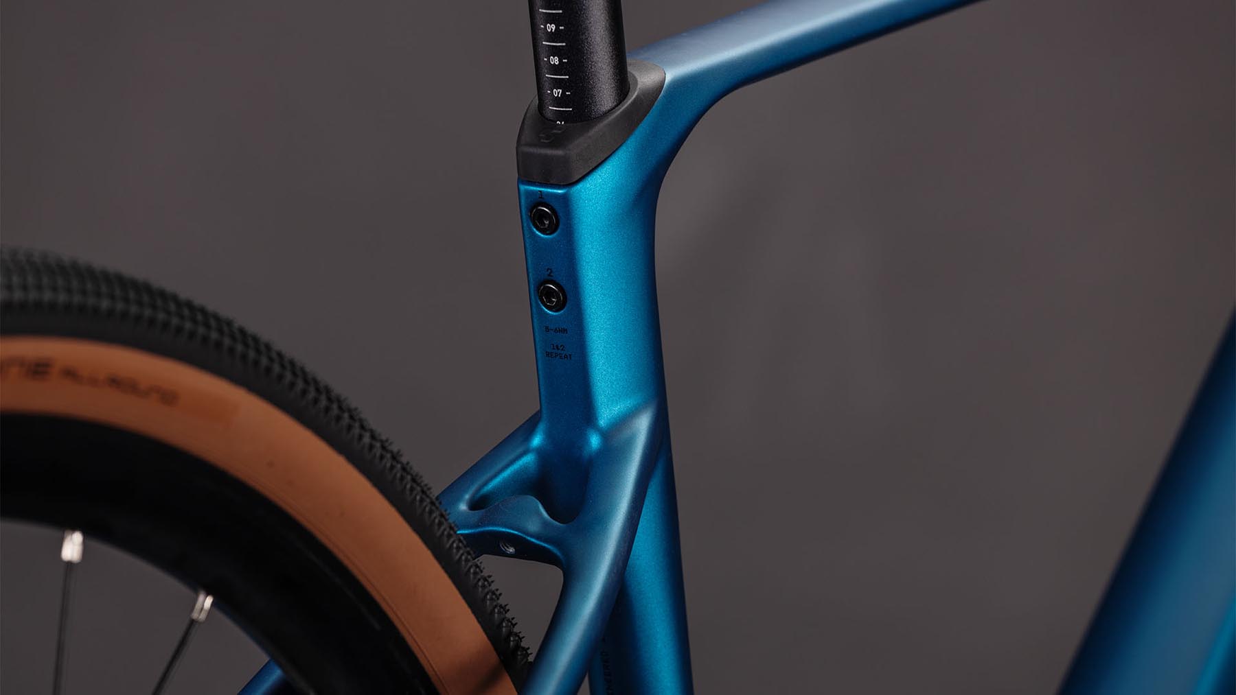 156400-Cube-Nulane-C-62-SLX-electricblue-n-blue-2026-Fitnessrad-Herren-02