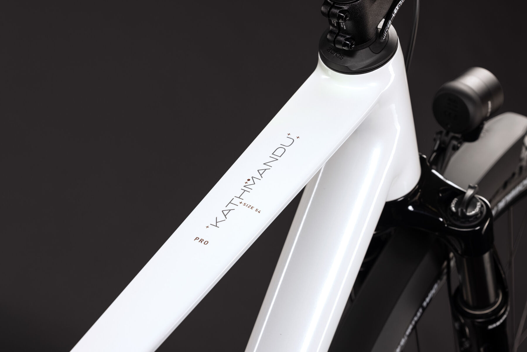 1165210-Cube-Kathmandu-Pro-metallicwhite-n-chrome-2027-01