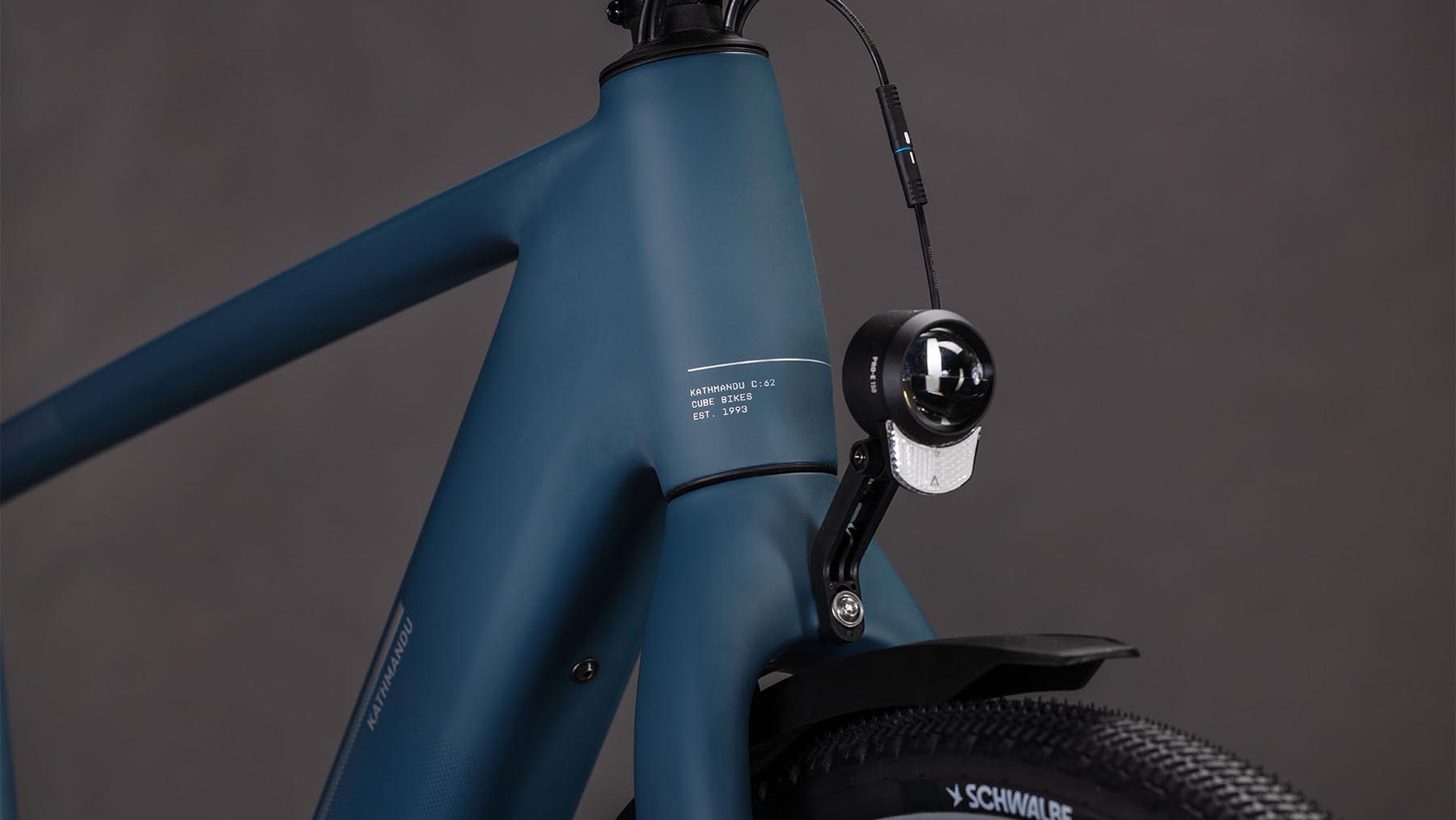 112900-Cube-Kathmandu-Hybrid-C-62-Pro-400X-spectralblue-n-prism-2026-EBike-Trekkingrad-Herren-05