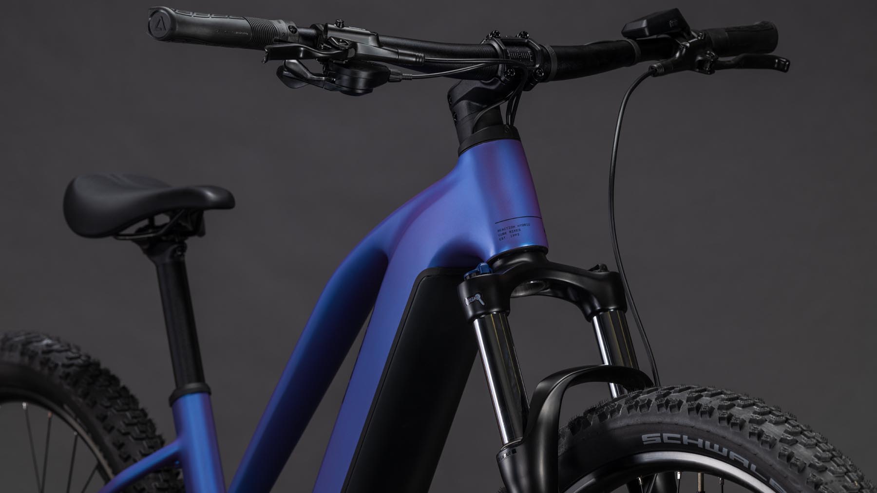 108181Z-Cube-Reaction-Hybrid-ONE-800-blueiris-n-reflect-2026-EBike-Hardtail-Mountainbike-Damen-06