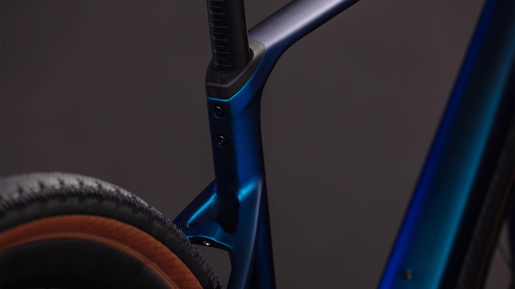 130400-Cube-Nuroad-C-62-Race-nebula-n-blue-2026-Gravel-Bike-02