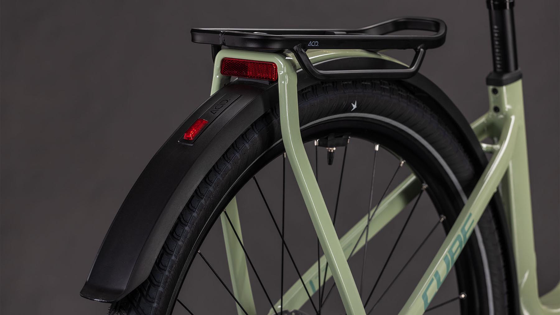 112132E-Cube-Kathmandu-Hybrid-ONE-800-pea-n-green-2026-EBike-Trekkingrad-Tiefeinsteiger-03