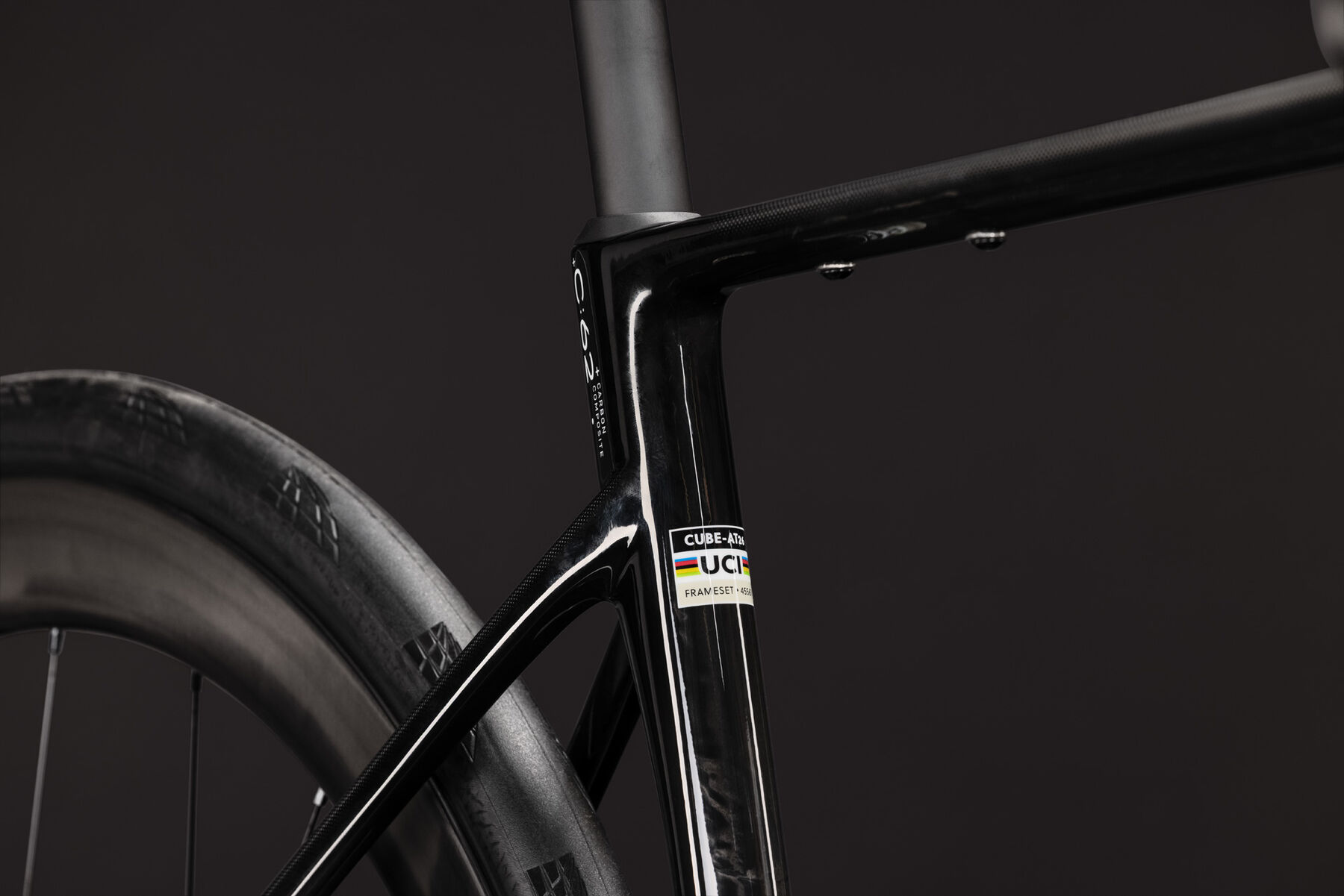 1131900-Cube-Attain-C-62-SLT-carbon-n-white-2027-05